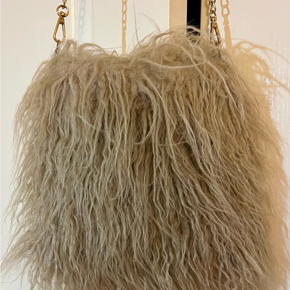 2 Chic Cream Fluffy Crossbody Bag - Picture 3 of 7